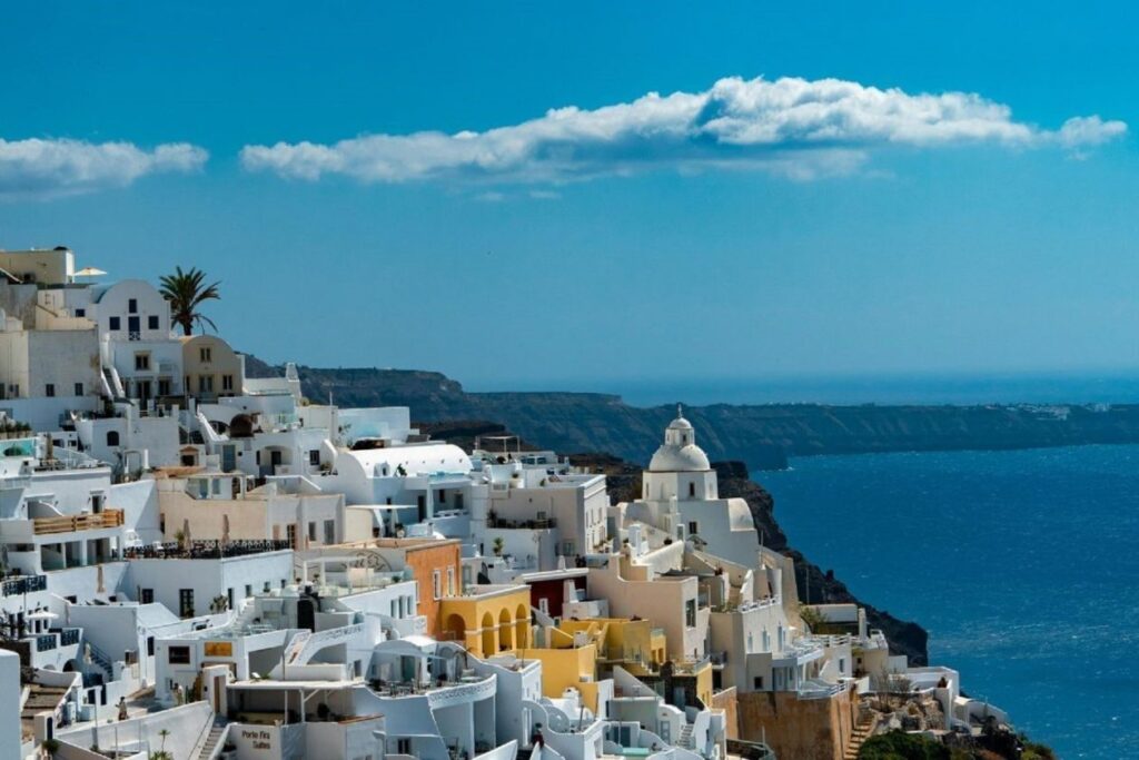 Σαντορίνη: Μητέρα τριών παιδιών ήταν η 59χρονη που καταπλακώθηκε από αιωρούμενο κρεβάτι