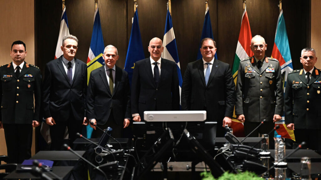 Υπεγράφη μνημόνιο συνεργασίας του υπουργείου Εθνικής Άμυνας με την ΑΑΔΕ για παροχή τεχνογνωσίας – Δείτε φωτογραφίες