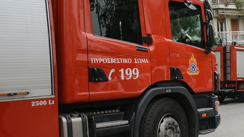 Ραφήνα: Βαν «τυλίχθηκε» στις φλόγες σε βενζινάδικο στη Λεωφόρο Μαραθώνος – Δύο τραυματίες (βίντεο)