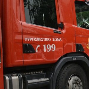 Ραφήνα: Βαν «τυλίχθηκε» στις φλόγες σε βενζινάδικο στη Λεωφόρο Μαραθώνος – Δύο τραυματίες (βίντεο)