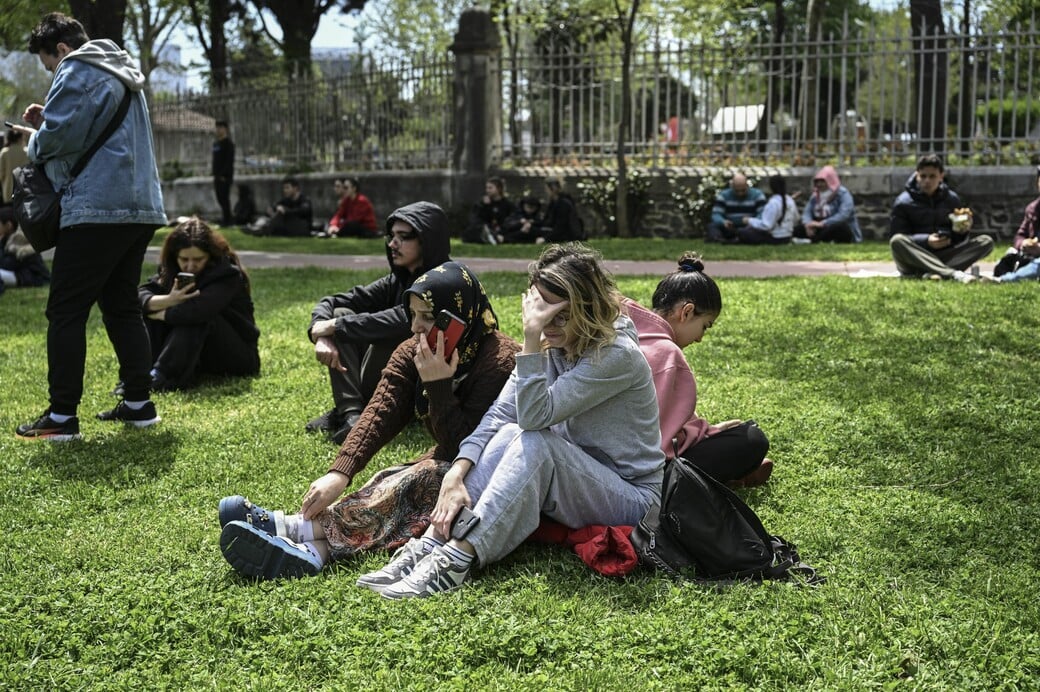 Σεισμοί στην Κωνσταντινούπολη: Πολίτες πηδούσαν από τα μπαλκόνια λόγω πανικού – Τουλάχιστον 151 τραυματίες