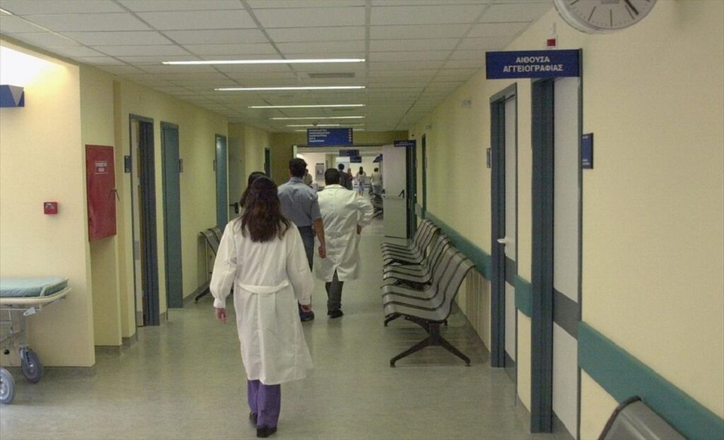 Μεθυσμένος 50χρονος τα έκανε «γυαλιά καρφιά» σε νοσοκομείο της Θεσσαλονίκης – Εξαγριώθηκε από την αναμονή