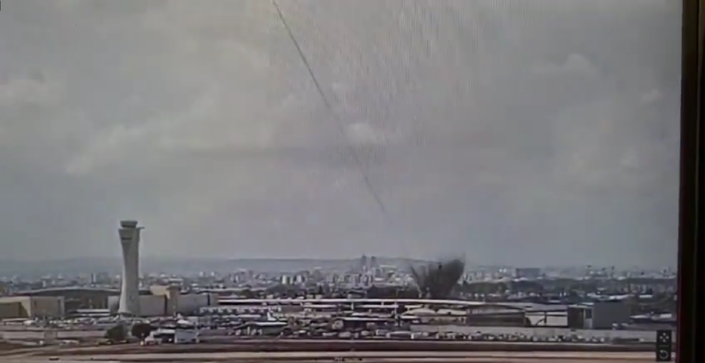 Οι Χούθι βομβάρδισαν το αεροδρόμιο Μπεν Γκουριόν στο Τελ Αβίβ με υπερηχητικό πύραυλο – Τεράστιος ο κρατήρας