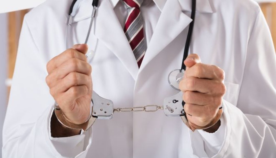 Δράμα: Ποινή φυλάκισης 8 μηνών σε γιατρό για σεξουαλική παρενόχληση ασθενούς κατά τη διάρκεια εξέτασης