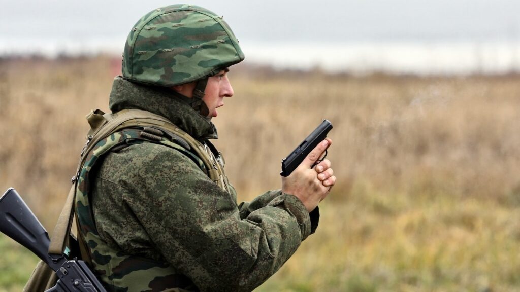 Ουκρανός στρατιώτης πλήρωσε με τη ζωή του την προσπάθεια να πάρει το όπλο από Ρώσο VDV – Δείτε βίντεο