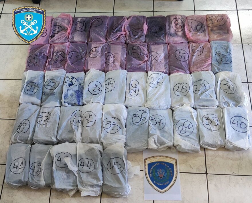 Εντοπίστηκαν 57 κιλά κοκαΐνης αξίας 1,6 εκατ. ευρώ σε φορτίο με μπανάνες στη Θεσσαλονίκη (βίντεο)