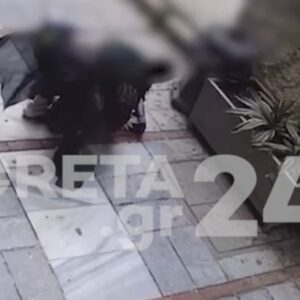 Γυναίκα στη Κρήτη ξυλοφόρτωσε άγρια τη θεία της για τα κληρονομικά – Δείτε το βίντεο