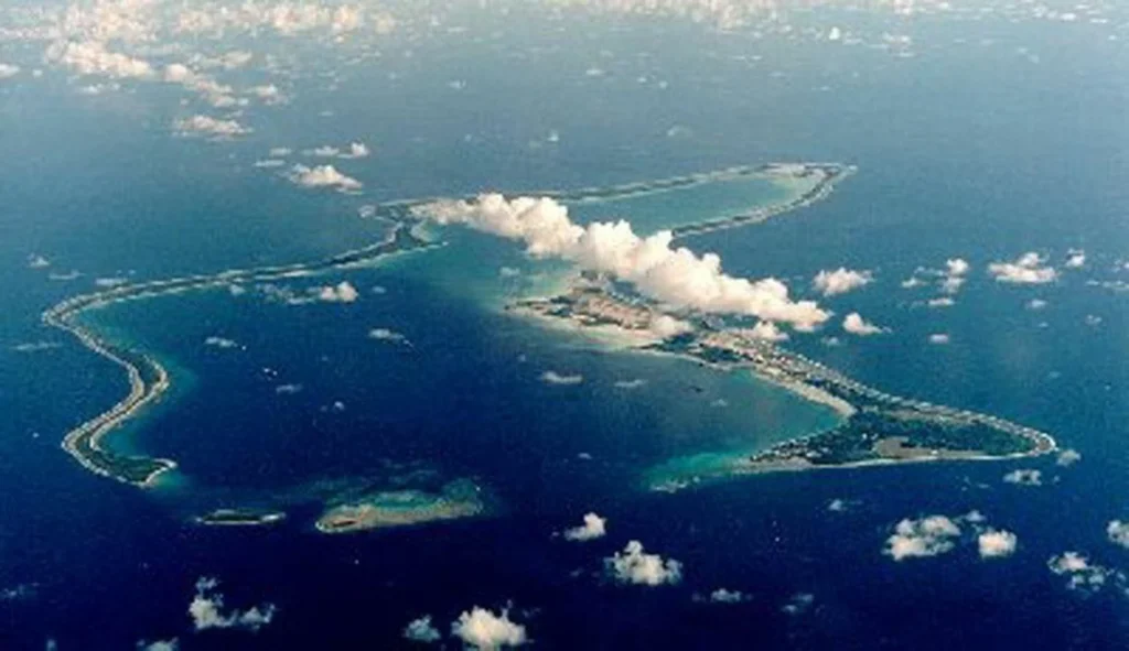 H Βρετανία «επιστρέφει» τα νησιά Τσάγκος στον Μαυρίκιο: Θα νοικιάζει για 99 χρόνια την βάση στο Ντιέγκο Γκαρσία