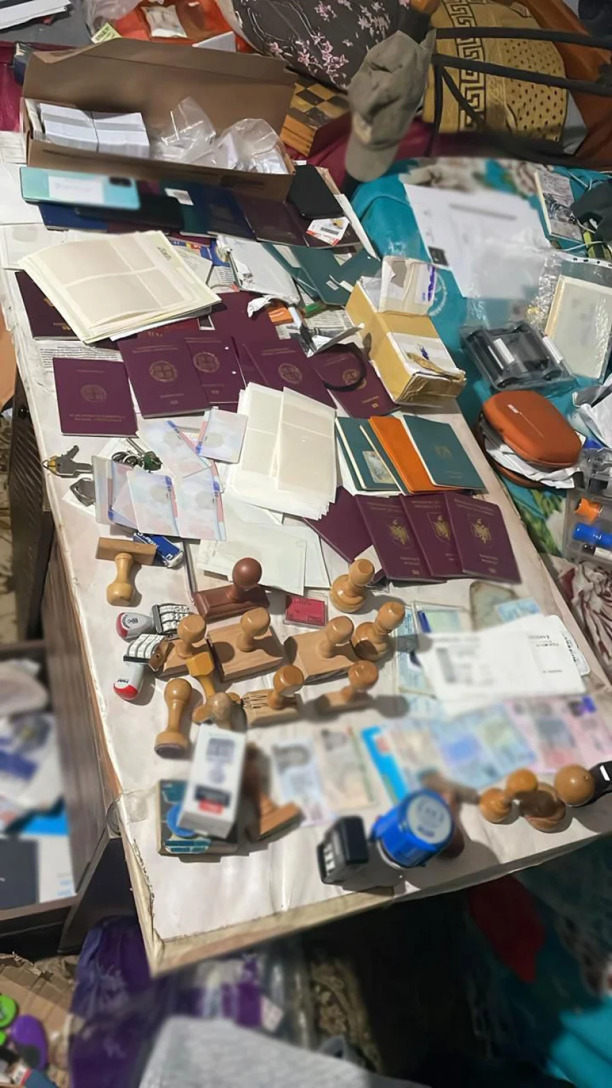 Επιχείρηση «Κέρβερος»: Βίντεο από την έφοδο της ΕΛ.ΑΣ στα διαμερίσματα των δουλεμπόρων στην Αθήνα