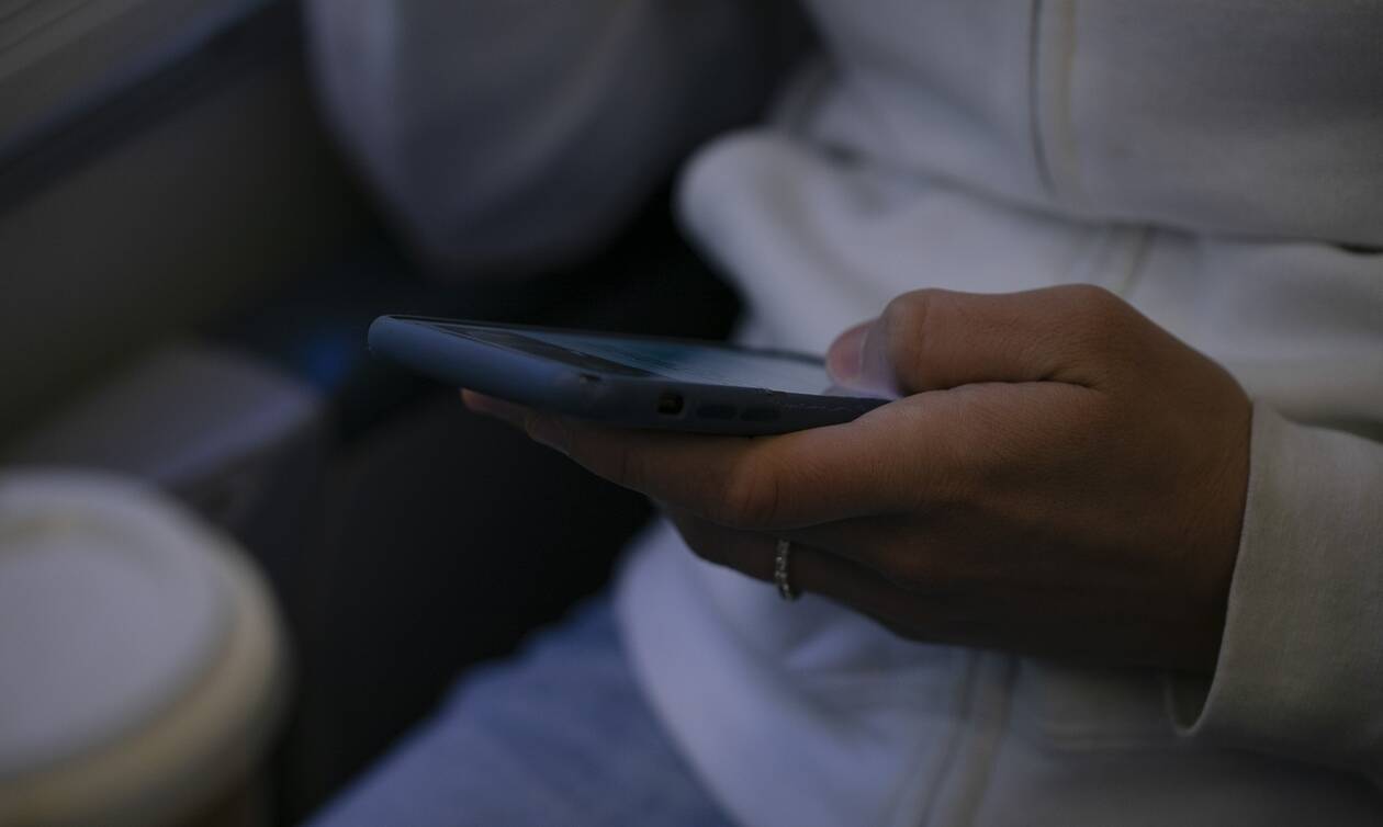 Το νέο κόλπο των επιτήδειων για να ξεγελάσουν πολίτες και εταιρείες – Πώς αποσπούν τα χρήματα