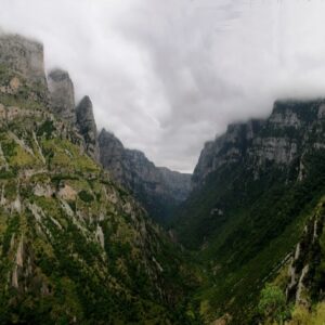 Ιωάννινα: Σε εξέλιξη επιχείρηση διάσωσης δύο Βέλγων πεζοπόρων στη χαράδρα του Βίκου