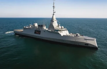 Στην ανοιχτή θάλασσα για δοκιμές η φρεγάτα «Κίμων» – Φωτογραφίες με την πρώτη ελληνική FDI