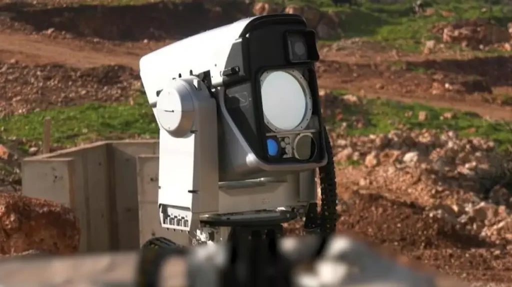 Ο ισραηλινός Στρατός κατέρριψε για πρώτη φορά με λέιζερ drones της Χεζμπολάχ – Δείτε βίντεο από τη χρήση του