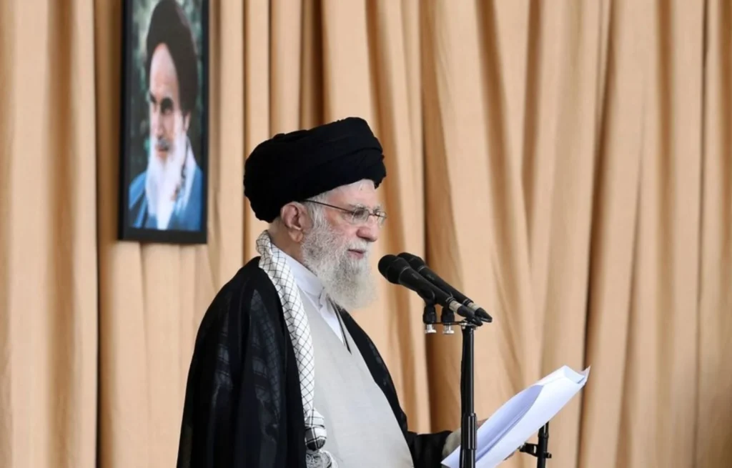 Αγιατολάχ Αλί Χαμενεΐ κατά ΗΠΑ: «Δεν θα αποφασίσετε εσείς για το πυρηνικό πρόγραμμα του Ιράν»