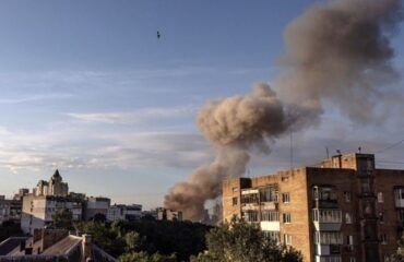Ουκρανική επίθεση σε εργοστάσιο ηλεκτρονικών κοντά στη Μόσχα: Με νέα πλήγματα στο Χάρκοβο απαντά η Ρωσία