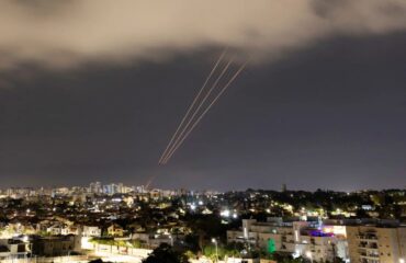 Σφοδρή πυραυλική απάντηση στο Ισραήλ από το Ιράν: Κτυπήθηκαν η Χάιφα, το Τελ Αβίβ (βίντεο)