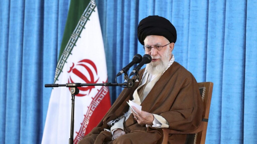 Αγιατολάχ Αλί Χαμενεΐ: «Η μάχη ξεκινά – Δεν θα δείξουμε έλεος θα δώσουμε μια ισχυρή απάντηση»