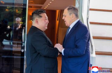 Κιμ Γιονγκ Ουν σε Σ.Λαβρόφ: «Απεριόριστη υποστήριξη στον αγώνα της Ρωσίας στην Ουκρανία»