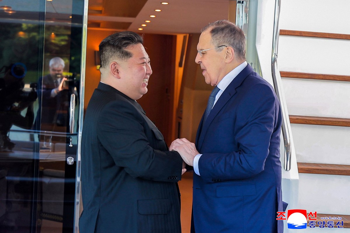 Κιμ Γιονγκ Ουν σε Σ.Λαβρόφ: «Απεριόριστη υποστήριξη στον αγώνα της Ρωσίας στην Ουκρανία»