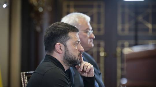 Ο B.Ζελένσκι παραπονιέται ότι οι δυτικοί χρηματοδότες αργούν πολύ να στείλουν λεφτά