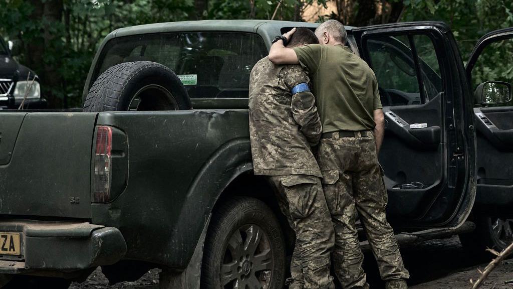 Οι Ρώσοι έστειλαν Ουκρανούς στρατιώτες να δουν το μουσείο με τις θηριωδίες ομοεθνών τους στο Ντονμπάς το 2014 (vid)