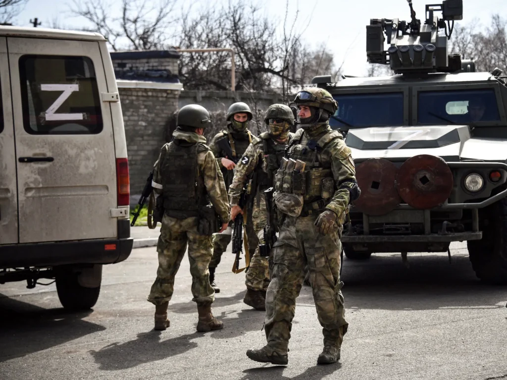 Δείτε πώς η ευστροφία Ρώσου στρατιώτη τον έσωσε από βέβαιο θάνατο για να μην τον χτυπήσει ουκρανικό drone (βίντεο)