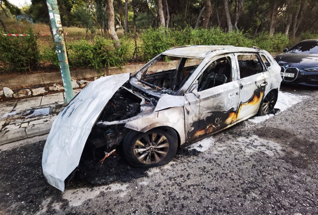 Φωτιά στην Πάτρα: Κάηκαν ολοσχερώς πάνω από 550 αυτοκίνητα