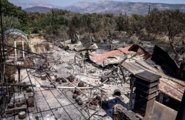 Φωτιά στη Χίο: Χωρίς ηλεκτρικό ρεύμα παραμένει το 60% της Βολισσού