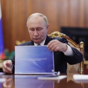 Τι παραχωρεί η Μόσχα στην Ουκρανία – Εσωτερικές αντιδράσεις για την «εγκατάλειψη» Οδησσού – Χαρκόβου και Ιζιούμ