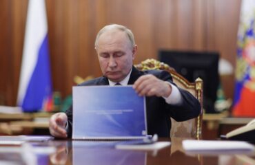 Τι παραχωρεί η Μόσχα στην Ουκρανία – Εσωτερικές αντιδράσεις για την «εγκατάλειψη» Οδησσού – Χαρκόβου και Ιζιούμ