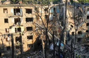 Οι Ρώσοι απαντούν στα καμώματα του Ζελένσκι: Μαζική πυραυλική επίθεση βαθιά στην πρωτεύουσα του Σούμι (βίντεο)