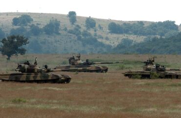 Βουλγαρικό T-72 με Ουκρανούς στρατιώτες έγινε «σκόνη» από ρωσικά πυρά – Δείτε βίντεο