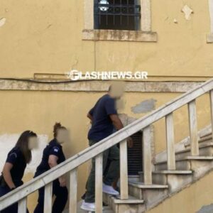 Κρήτη: Οδηγήθηκε στον ανακριτή ο Βούλγαρος που μαχαίρωσε τη σύντροφό του (βίντεο)