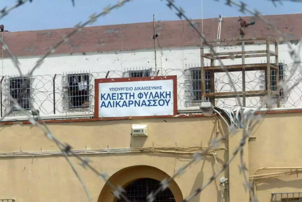 Άγρια συμπλοκή μεταξύ κρατουμένων στις φυλακές Αλικαρνασσού: Ένας τραυματίας