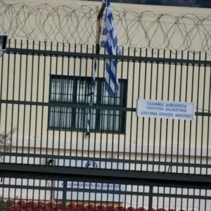Φυλακές Ναυπλίου: Tουλάχιστον 30 κρατούμενοι υπέστησαν τροφική δηλητηρίαση – Στο νοσοκομείο επτά