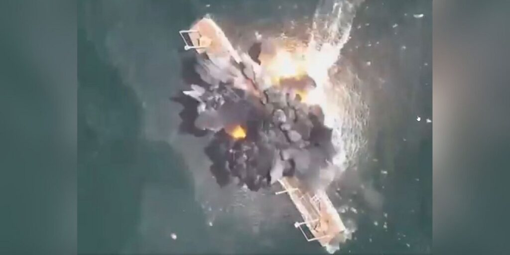 Τεράστια έκρηξη εξαΰλωσε πλοίο του ουκρανικού Ναυτικού: Κτυπήθηκε από ρωσικό USV