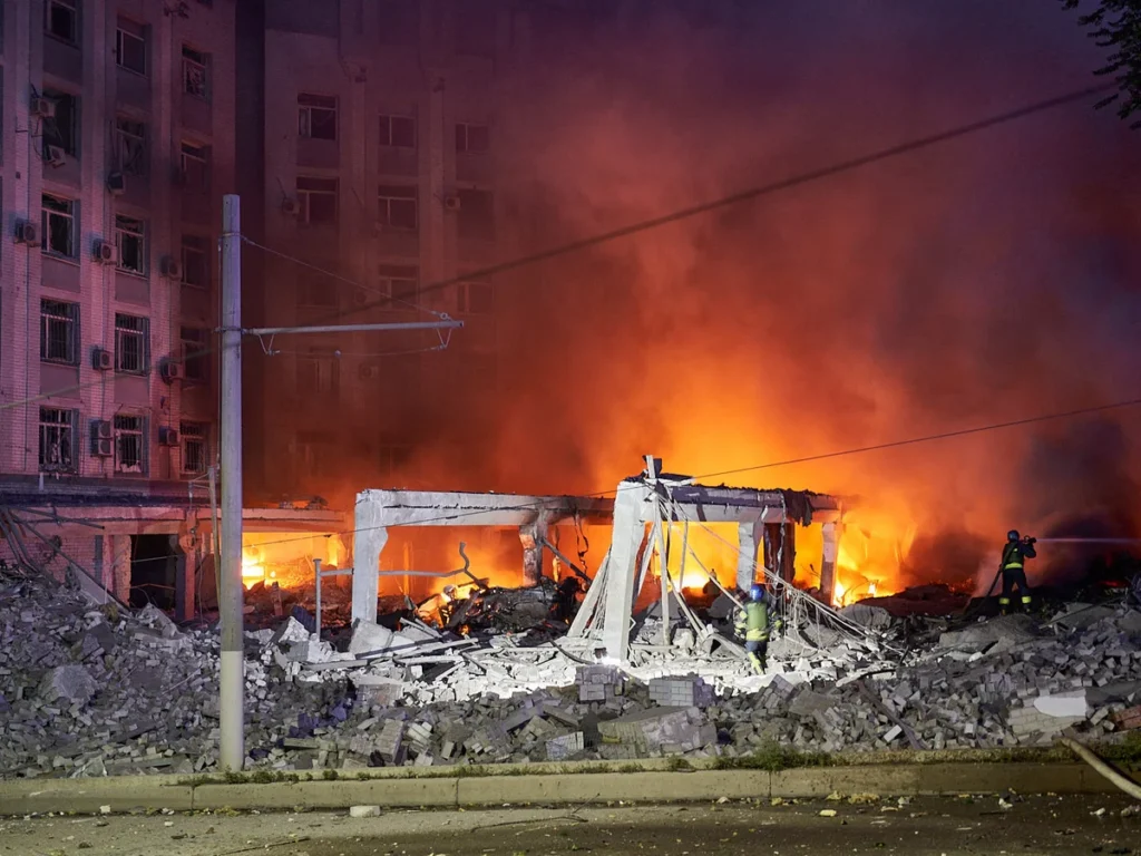Mαζικά ρωσικά πλήγματα με πυραύλους και drones σε Ντνιπροπετρόφσκ, Χμελνίτσι και Ζαπορίζια (βίντεο)