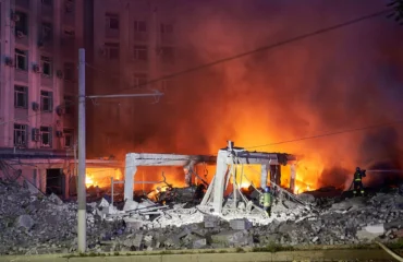 Mαζικά ρωσικά πλήγματα με πυραύλους και drones σε Ντνιπροπετρόφσκ, Χμελνίτσι και Ζαπορίζια (βίντεο)