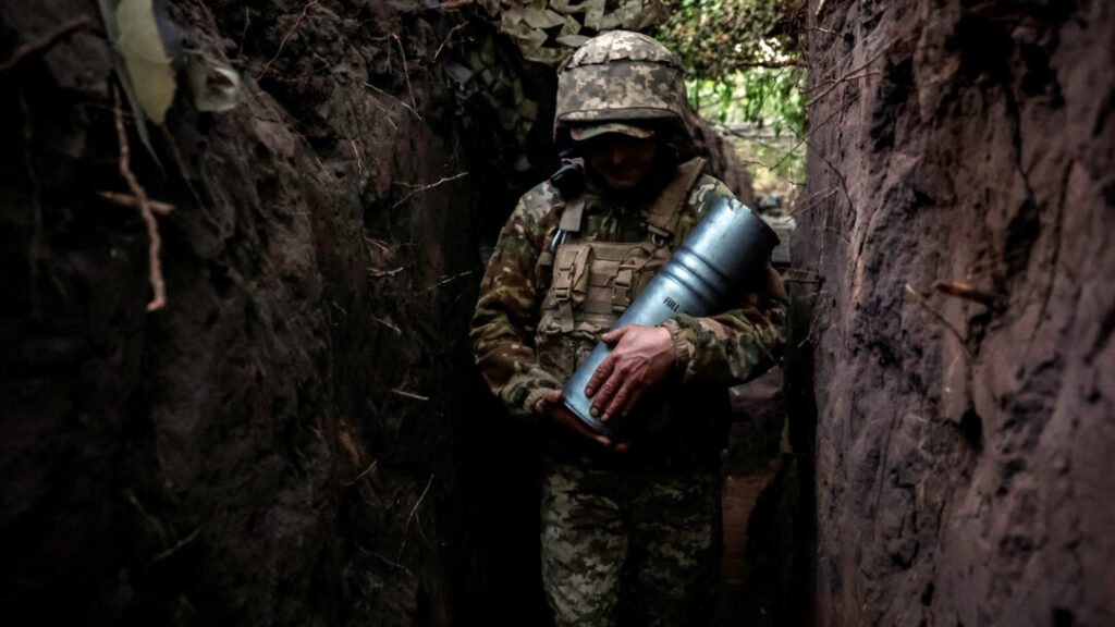 Ουκρανοί στρατιώτες έβλεπαν live τη στιγμή που ρωσικό drone έπληξε τη σκεπή του κτιρίου τους! – Δείτε βίντεο