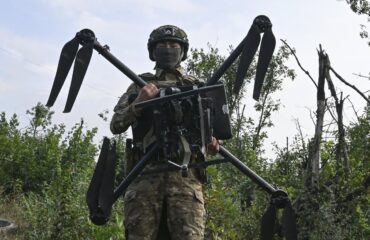 Σαν βροχή έπεσαν και πάλι τα ουκρανικά «Baba Yaga» μετά από αερομαχίες με ρωσικά FPV – Δείτε βίντεο