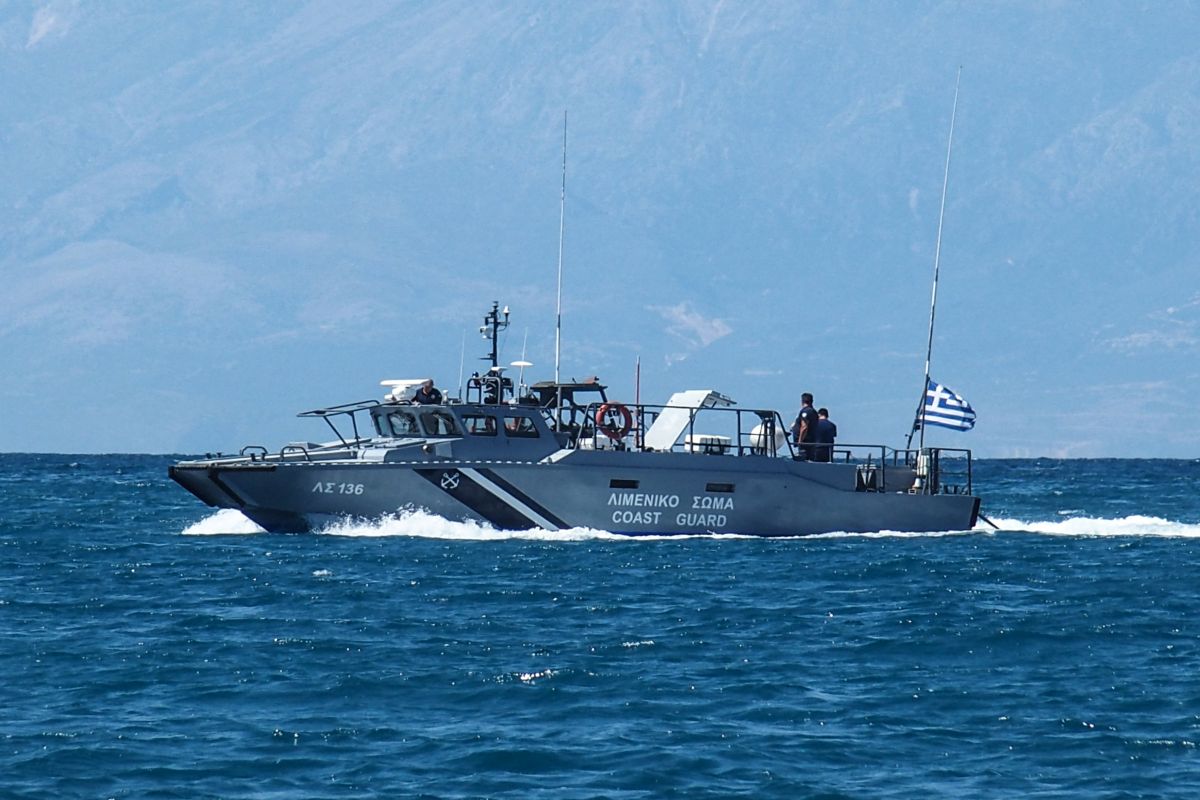 Τρία σκάφη με παράνομους μετανάστες εντοπίστηκαν νότια της Κρήτης – Σε ετοιμότητα οι αρχές