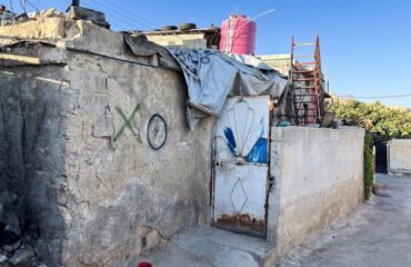Δαμασκός: Από τις γειτονιές…στις γραμμές μετρό – Διώχνουν Αλαουίτες απο τα σπίτια τους με σύμβολα στον τοίχο