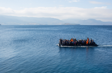 «Βουλιάζει» από τους παράνομους μετανάστες η Κρήτη: Αλλοδαποί έβγαλαν selfie μόλις «πάτησαν» στους Καλούς Λιμένες