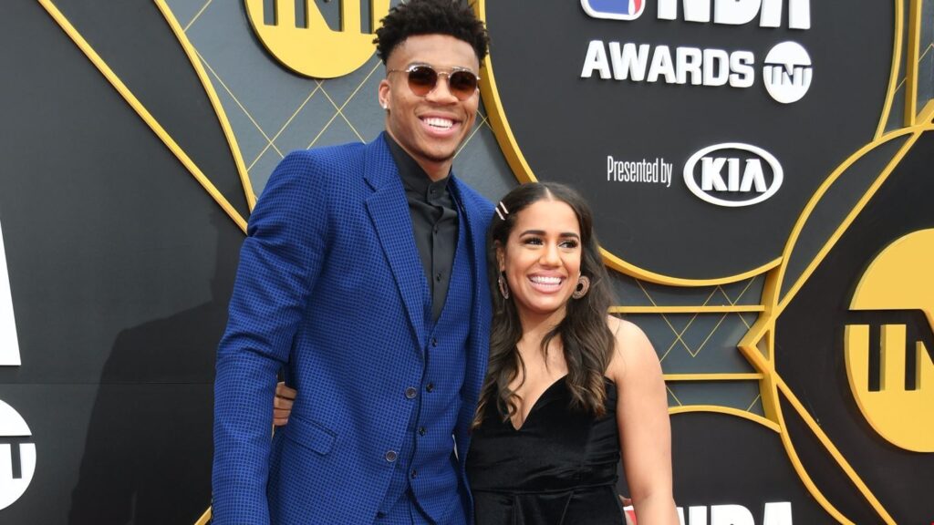 ΕΛ.ΑΣ.: Επικοινώνησε με την οικογένεια του Γιάννη Αντετοκούνμπο για τα απειλητικά μηνύματα