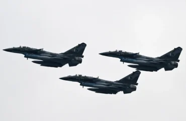 Μαχητικά αεροσκάφη του Πακιστάν βομβάρδισαν χωριά των Ταλιμπάν – Τουλάχιστον 23 οι νεκροί (βίντεο)
