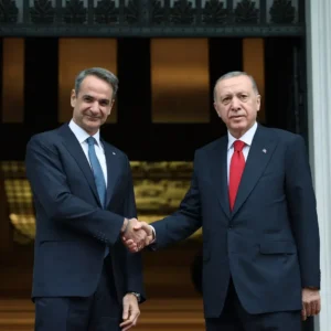 Προβληματισμός από την απόφαση της Άγκυρας να ακυρώσει τη συνάντηση με Μητσοτάκη – Προοιωνίζει στρατιωτική ένταση;