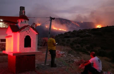 Reuters: «Μεγάλο μέρος των πυρκαγιών στην Ελλάδα οφείλεται στα καλώδια ηλεκτροδότησης»