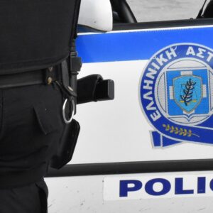 Αττική: Ανθρώπινο έμβρυο μέσα σε γυάλινο μπουκάλι εντόπισαν οι Αρχές σε διαμέρισμα συνταξιούχου