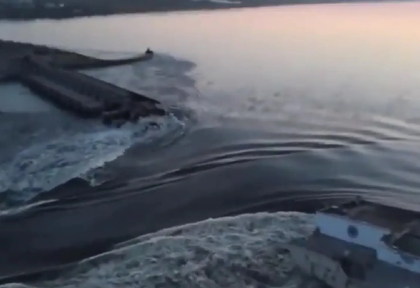 Ρωσική αντεπίθεση στον Δνείπερο: Ουκρανική απόβαση εξουδετερώθηκε με drone και πυρομαχικά (βίντεο)