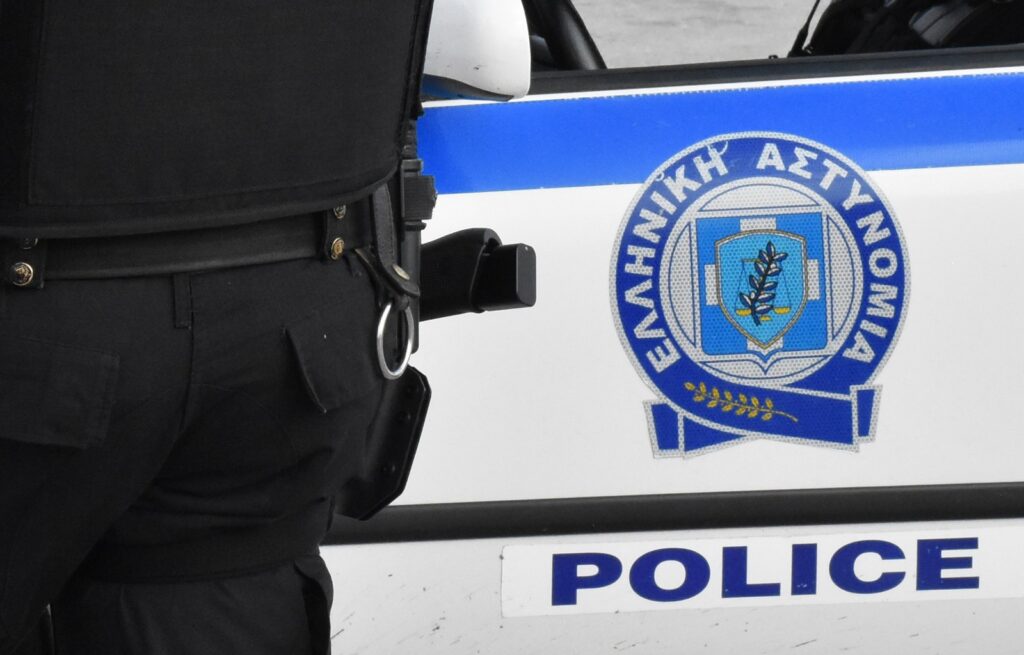 Λαμία: Η απίστευτη δικαιολογία άνδρα που «πιάστηκε» να παραβιάζει αυτοκίνητο – «Έψαχνα αναπτήρα»